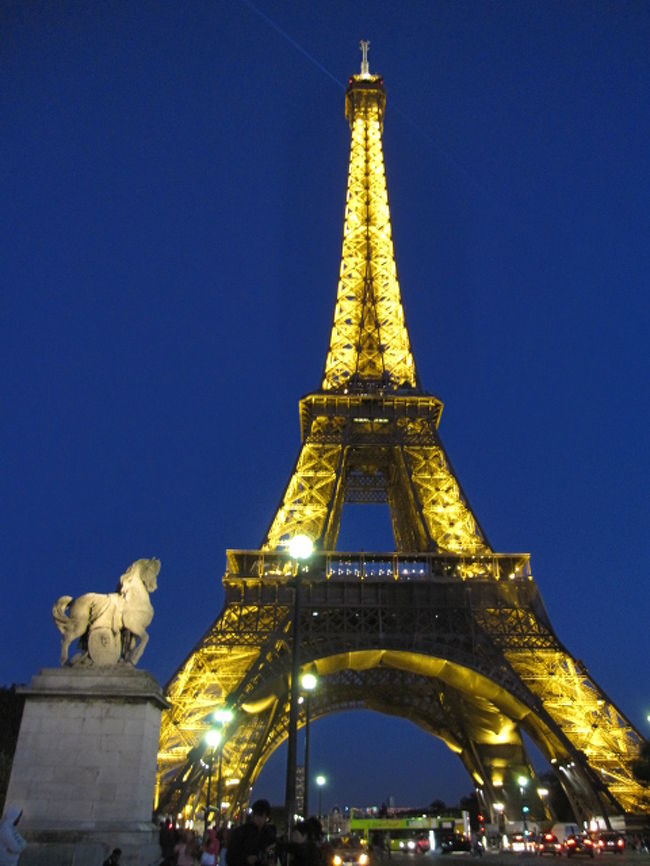 ＜エッフェル塔＞<br /><br />綺麗だなぁ〜〜〜♪