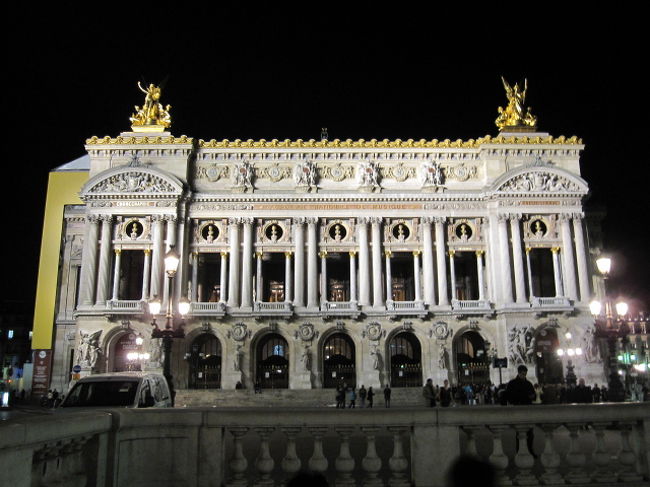 ＜バスでオペラ駅へ帰る＞<br /><br />あーー！！楽しかった♪<br />パリ初日の１０月１１日バスで市内観光はこで終了〜★