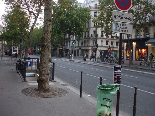 「セバストポール通り」　<br />ホテルを８時に出る。まだうす暗い。閑散としている！