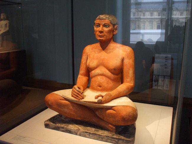 「古代エジプトの＜書記＞坐像」