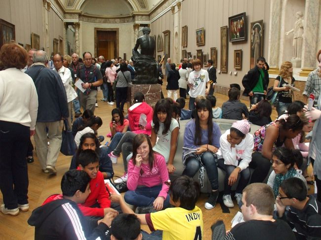 「花よりおしゃべりの生徒達」