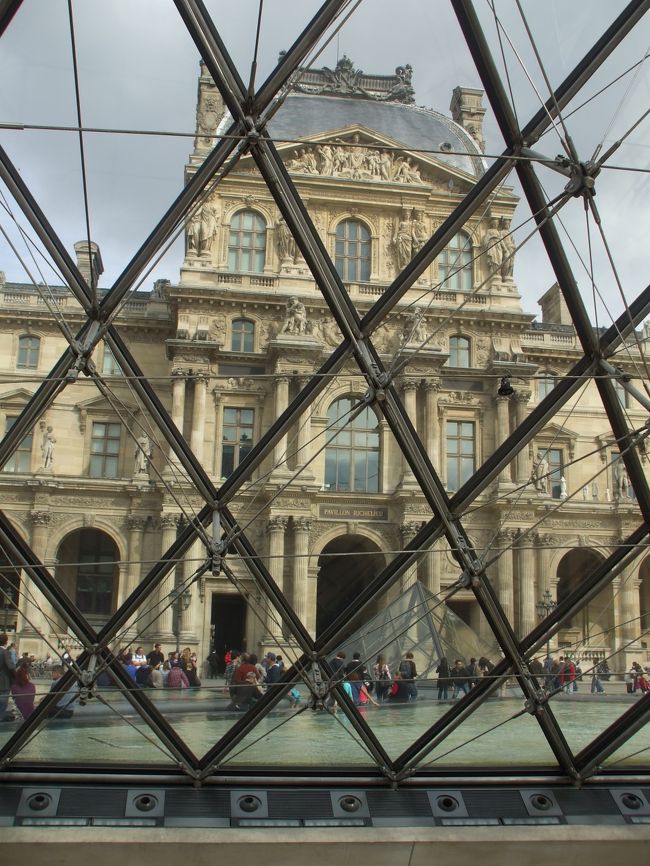 「ピラミッドの中から」