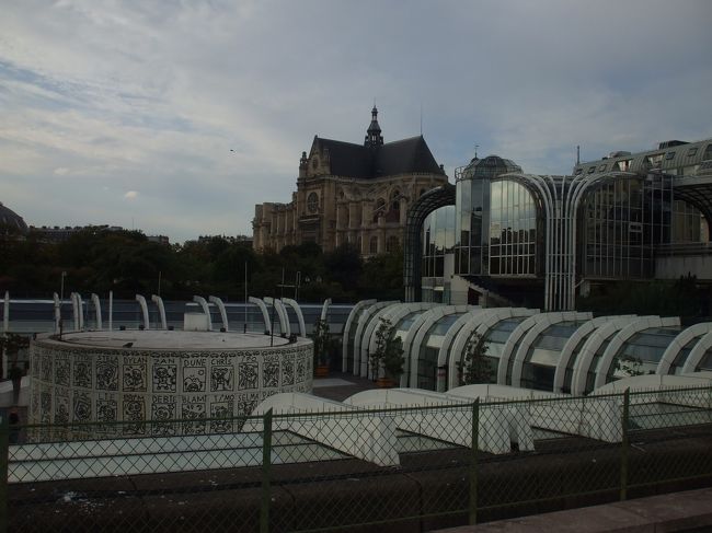 「フォーロム・デ・アールから見たサントゥスタッシュ教会」