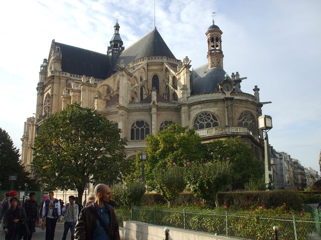 「サントゥスタッシュ教会」<br />7000本のパイプをもつオルガンがあるという。<br />きれいな教会であった。