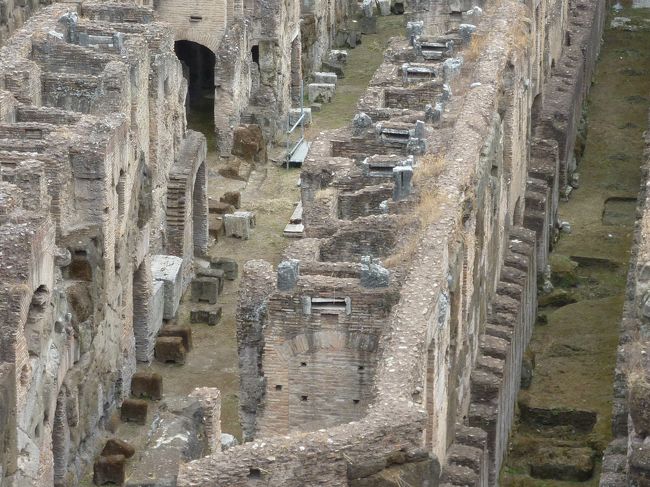 ここに猛獣とか奴隷さんとかが居たかと思うと、なんだか不思議な気分になります。