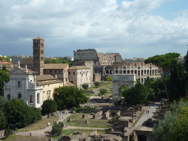 フォロロマーノから臨むコロッセオ。