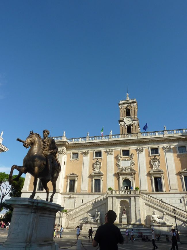 カンピドリオ広場から市庁舎。