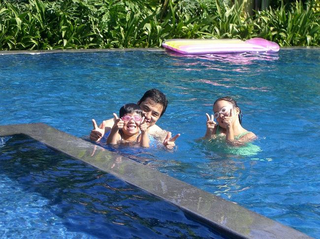 朝ご飯食べたらプール遊び
