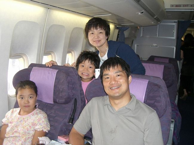 翌日、台北−関空間はビジネスのシートでしたが、私たちの他にお客さんはいませんでした。<br />マイル特典のときに苦労して予約とったのはなんだったんでしょう。<br />でも大満足の旅になりました。