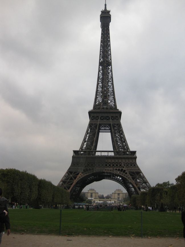 シャン・ドゥ・マルス公園から望む。<br /><br />