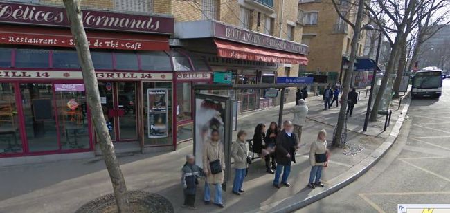 ヴァンヴ始発の９５番バスはバスが止まっている奥のバス停から発車します。９５番バスは途中日曜日にビオのマルシェが開かれるレンヌ駅の近くで止まります。