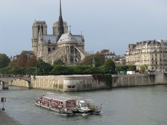 トゥールネル橋から見たノートルダム、セーヌ、バトームッシュ