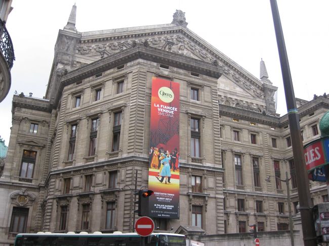ベルサイユ宮殿が、やはりスト濃厚なようなので断念。<br />代わりに、オペラ座見学をすることにしました。<br /><br />