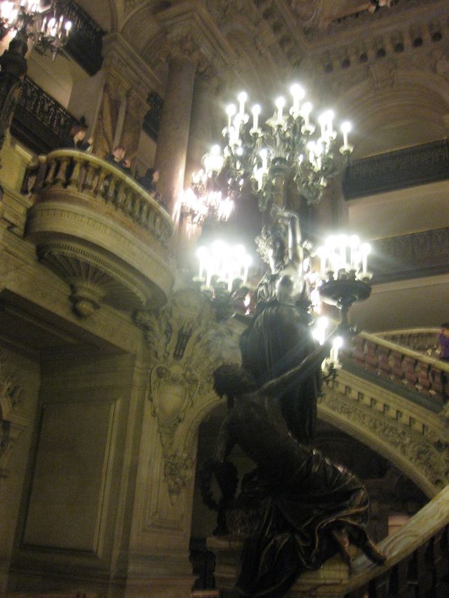 階段を下りて、出口へ。<br /><br />予定外でしたが、行ってみて良かったです。<br /><br />