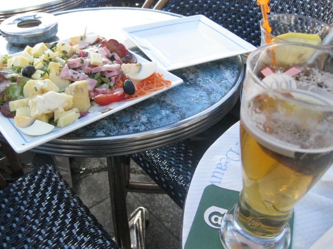 ポテト・ハム・チーズ・オリーブと野菜が<br />たっぷりのボリュームサラダ。<br /><br />