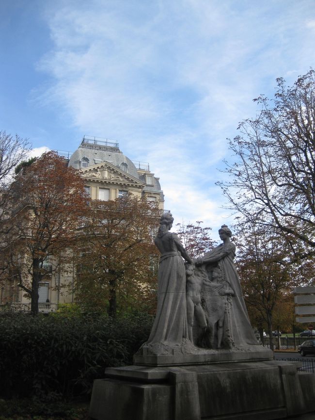 アルマ橋近くまでやってきました。<br /><br />ようやく青空が広がって来ました。