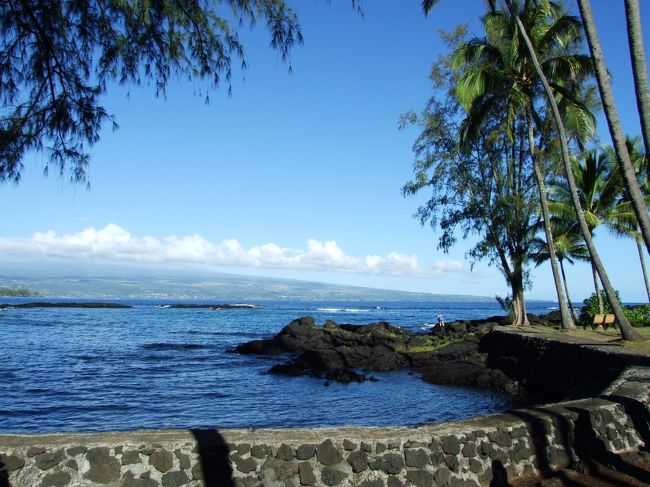 さて、空港へ到着したら、現地のちょ〜元気のいいガイドさんがお待ちかね。<br /><br />「りりこ」と名づけてみました。<br />最初に訪れたのは、黒砂海岸