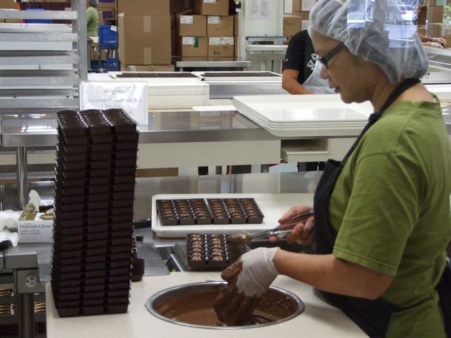 到着すると、クッキーとコーヒーの試食がお待ちかね。<br /><br />ここのクッキーは美味しいと評判なんですよ。<br />メインの土産はここにて。<br /><br />大量買いです。<br />ゆっくり買い物する時間がありました。<br />よかったよん。<br />