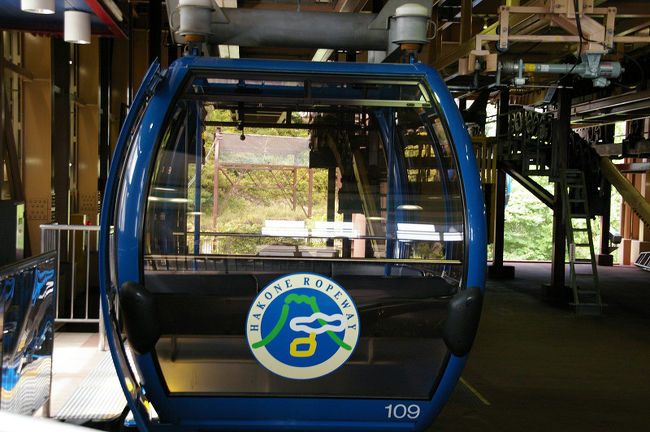 大涌谷行きのロープウェイ<br />18人乗り