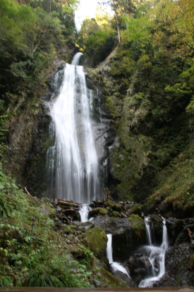 一番の見所、回顧の滝　振り返ってしまうほど美しいから回顧の滝だそうです。