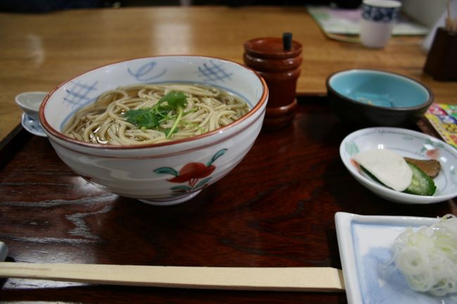 角館そばのかけそば、美味しかったです。つゆも絶品♪本当はお店のご主人今日はお休みだったのですが、観光客の皆さんのリクエストでざる蕎麦とかけ蕎麦だけという条件でお店を開けたそうです。ラッキー