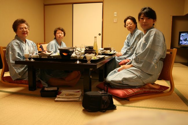 女４人水入らずのお夕食♪美味しかったです。とくに苺煮がおいしかった♪