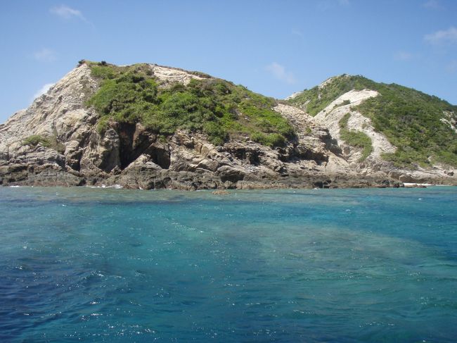 ボートで10分くらい沖に出た、この島の近くで泳ぎました。