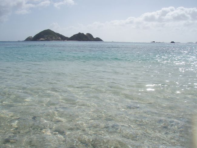 ビーチに戻ってまたシュノーケリングです。<br />午後の海もキラキラ綺麗です。