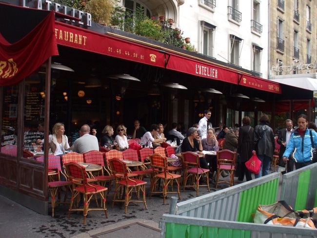 「モンパルナスの有名カフエ」<br />モンパルナス大通りをメトロ・VAVIN駅の方に歩く。なんの情緒もない明るい大通り、著名なカフエが現れる。