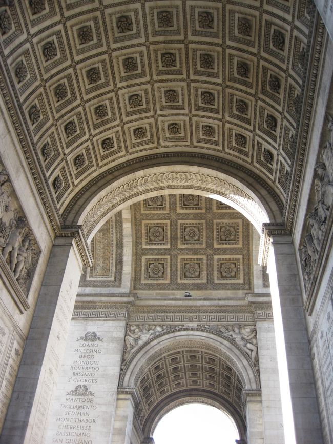 そして、地上に上がると、門の内側。<br /><br />こんな風になってるんですね。<br /><br />