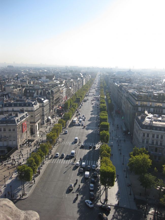 てっぺんに上ると、放射線状に道が伸びているのが<br />よくわかります。<br />