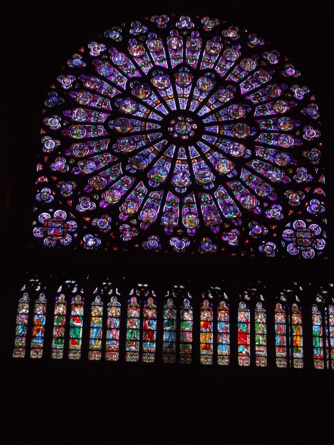 「ステンドグラス：バラ窓」