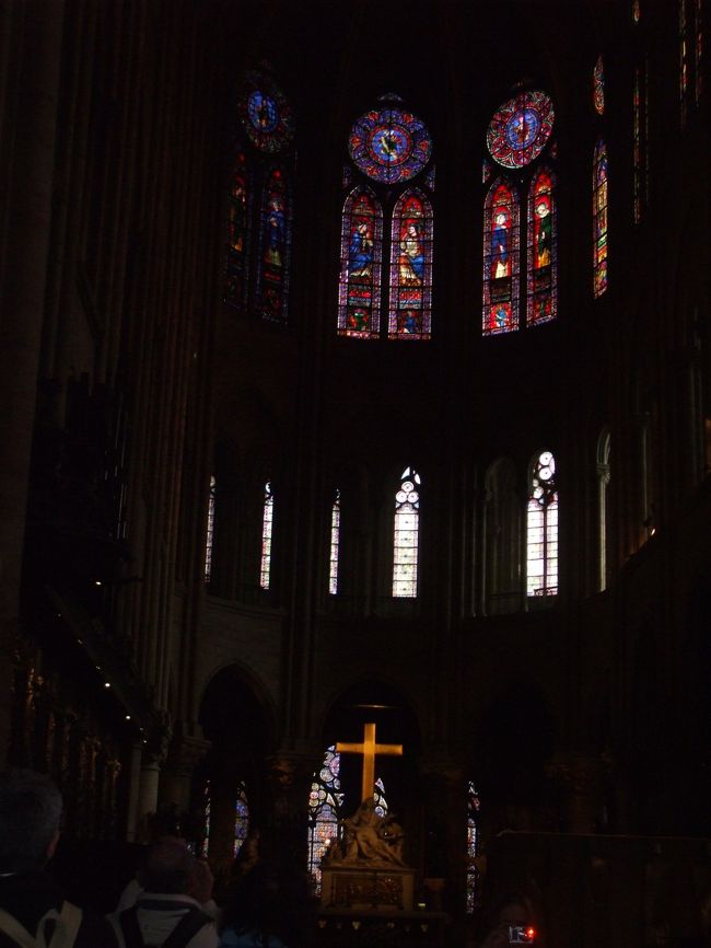 「教会中央祭壇」<br />信者でもないのに敬虔な気持ちになる。「家内安全、無病息災！」
