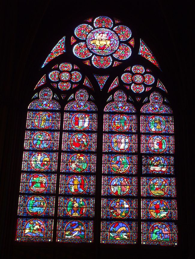 「ステンドグラス：南回廊」