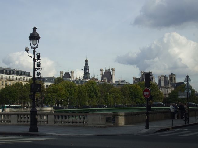 「シャンジュ橋」<br />川向こうに見えるのはルーブルかな？