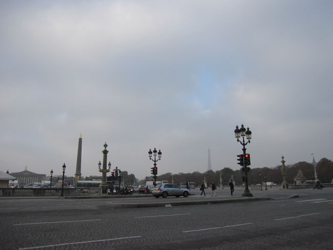 ＜パリでお買い物編＞<br /><br />前日のストライキの影響を気にしながら<br />パリ市内へ。<br /><br />メトロは通常運転のようでした。