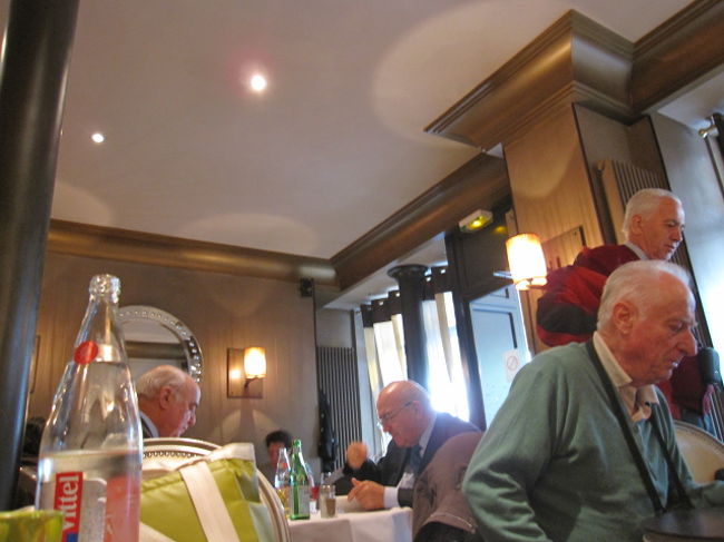 ＜お買い物編＞<br /><br />お腹が空いたのでランチでレストランへ