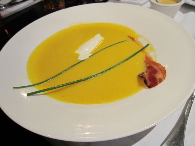 ＜お買い物編＞<br /><br />日替わりランチ３種類を注文<br /><br />パンプキンスープ