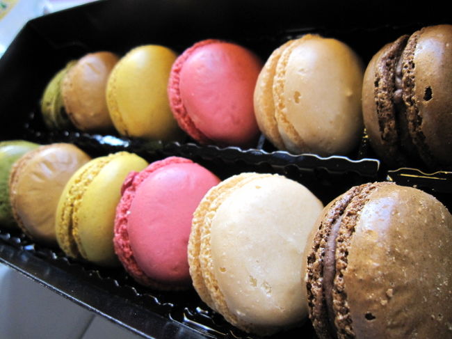 ＜お買い物編＞<br /><br />安心した所で、お楽しみのマカロンをパクパク♪<br />(　ﾟ∀ﾟ)o彡ぱくぱく<br /><br />またドイツ・フライブルクへ４時間かけて帰ります。<br /><br />パリはなんて魅力的な街★また絶対来たいな！<br />また家族で来れたらいいな〜♪<br />