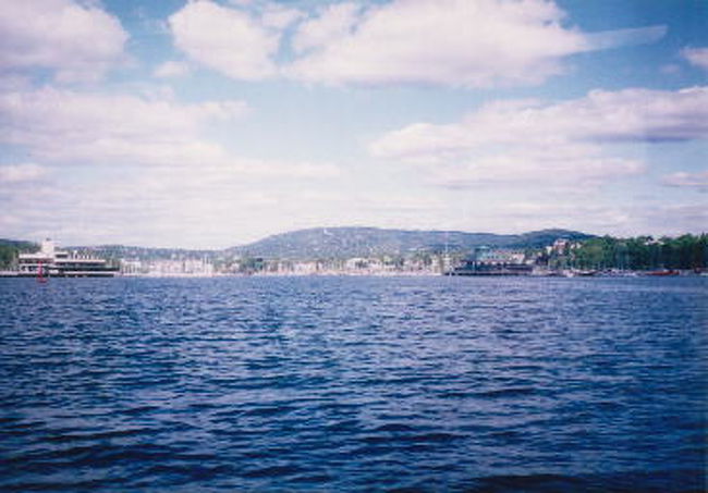 オスロ市街を海上より望む<br /><br />