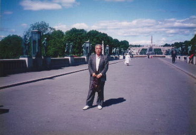 大彫刻群のあるフログネル公園<br />