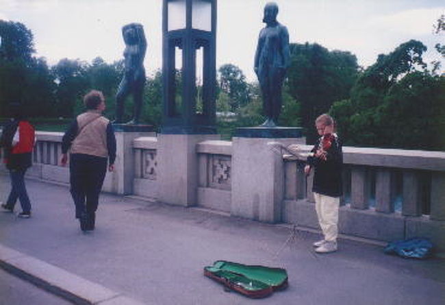 バイオリン弾きの少女<br />