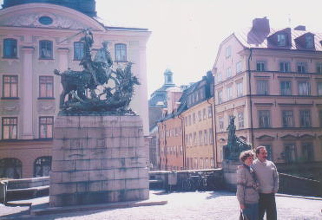 市内の一角に銅像が・・・<br />