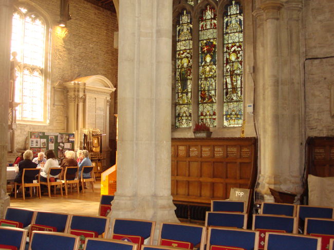 <br />　バーフォードの教会では週に一度のお茶会の日で<br /><br />　牧師さんのご一緒にどうぞ、の声にすぐ乗り<br /><br />　村の方々と、つかの間の楽しい時間でした。