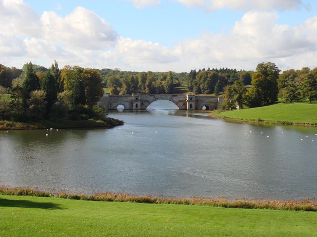 <br />　ブレナム宮殿の入り口の景色です！<br /><br />　宮殿よりこちらの方が素晴らしい！！