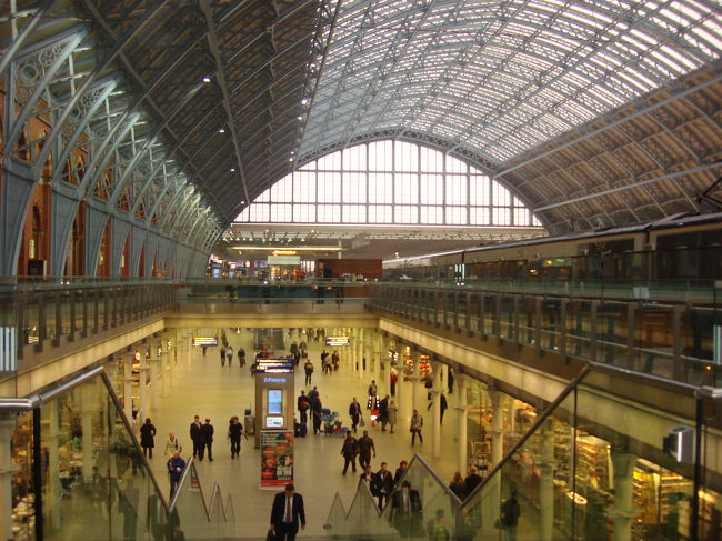 <br />　ユーストンの駅から、ユーロスターでパリに<br /><br />　出発です。