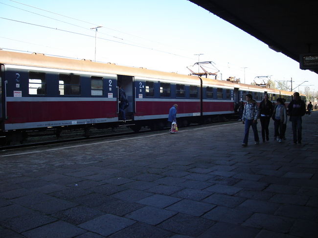 出発10分前に無事バリデーション完了！<br />いざ出発です。クラクフからオシフェンチムまでは電車で約90分です。電車は定刻通り出発しました。