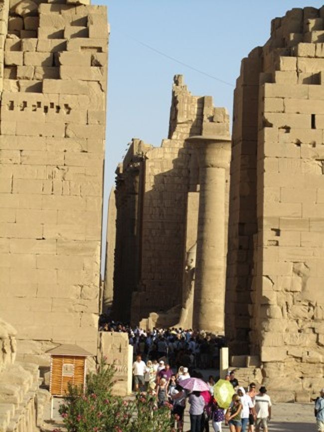 ここが神殿の入り口です。<br />わくわくします。