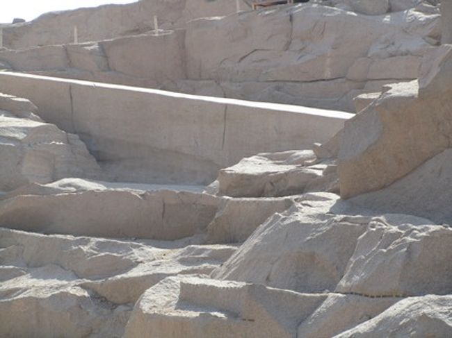 到着したのは「切りかけのオベリスク」