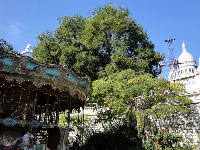 断ったら、今度は「食事代をくれ」と、とうとう直球で挑んできました。<br />しかもポケットにチップ用に入れておいた1ユーロを出すと、「それじゃ飯は食えない」と。<br /><br />これ以上関わりたくなかったので、「1ユーロか、無しかだ」と迫ると、1ユーロ持って去っていきました。<br /><br />現地人との交流は旅の醍醐味だと思うのですが、すごく残念です。<br />このほかにもサクレ・クール寺院の周りは治安悪い感じでした。<br />祭りで人が集まってたから尚更かな？<br />